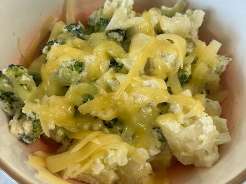 Запеканка с брокколи и цветной капустой