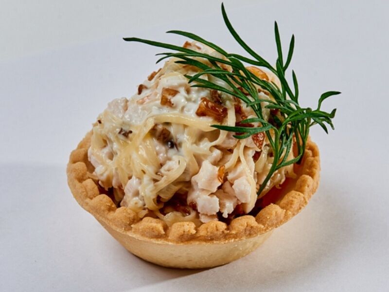 Тарталетки с салатом из курицы с грибами
