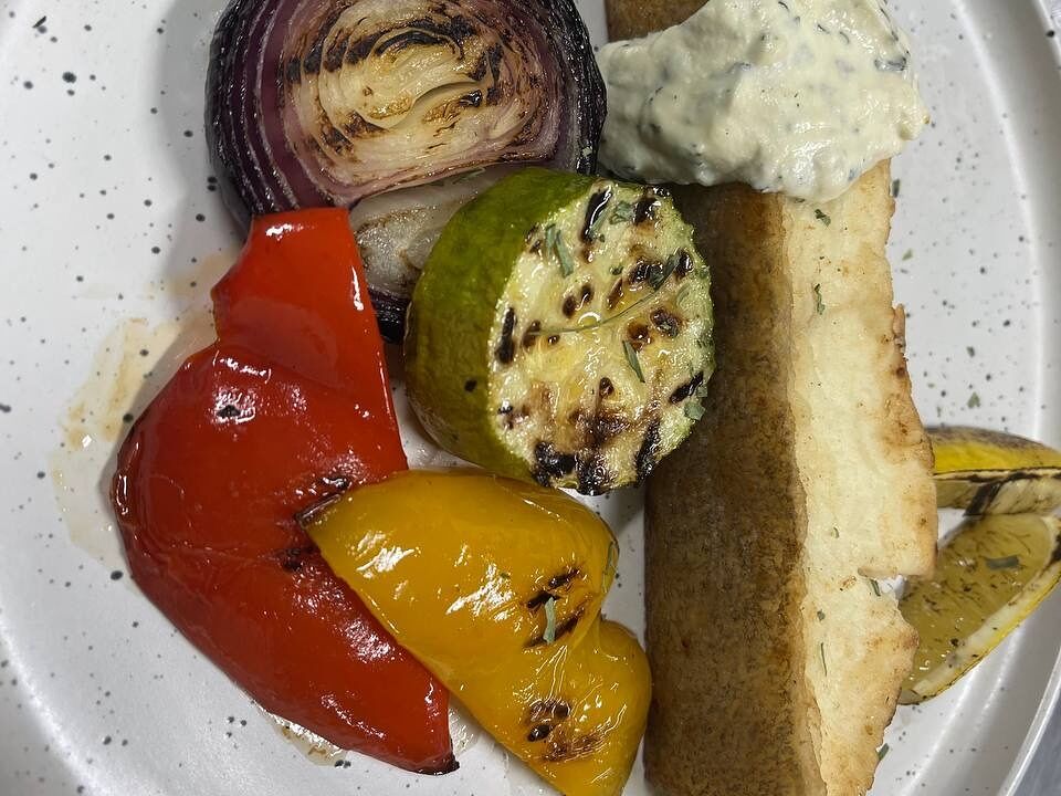 Стейк из филе палтуса с овощами гриль