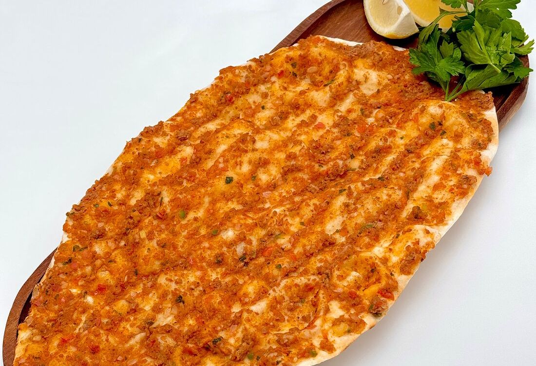 Лахмаджун с фаршем 