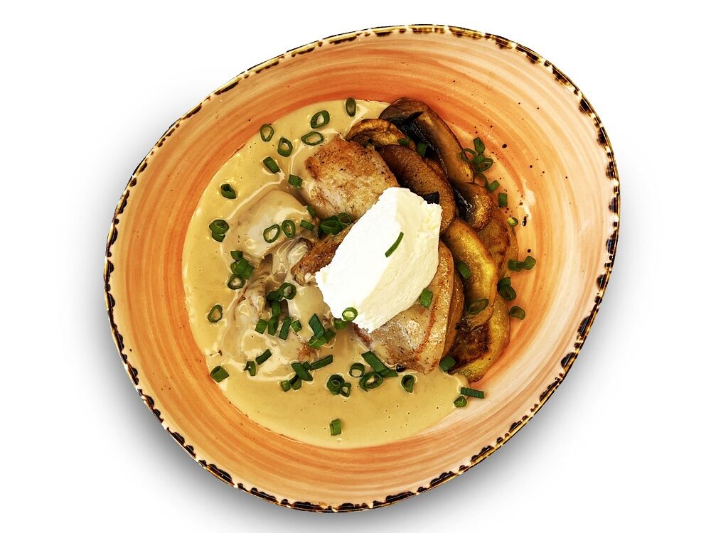 Куриный окорок с печёным картофелем