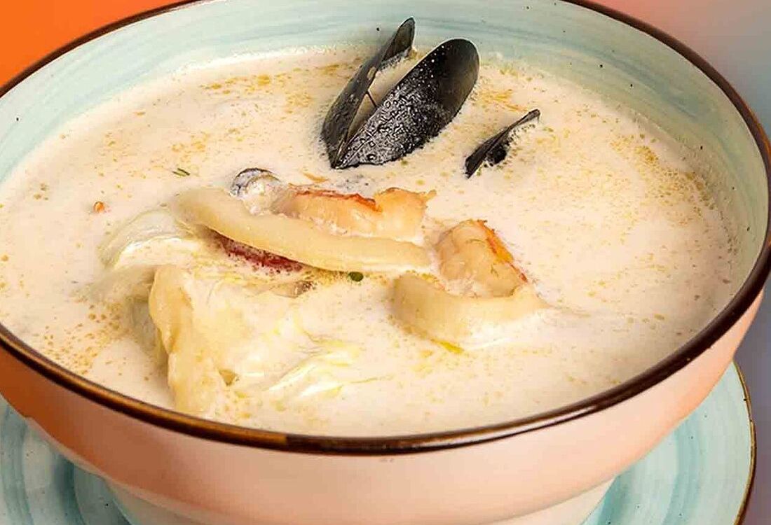 Белый суп с морепродуктами