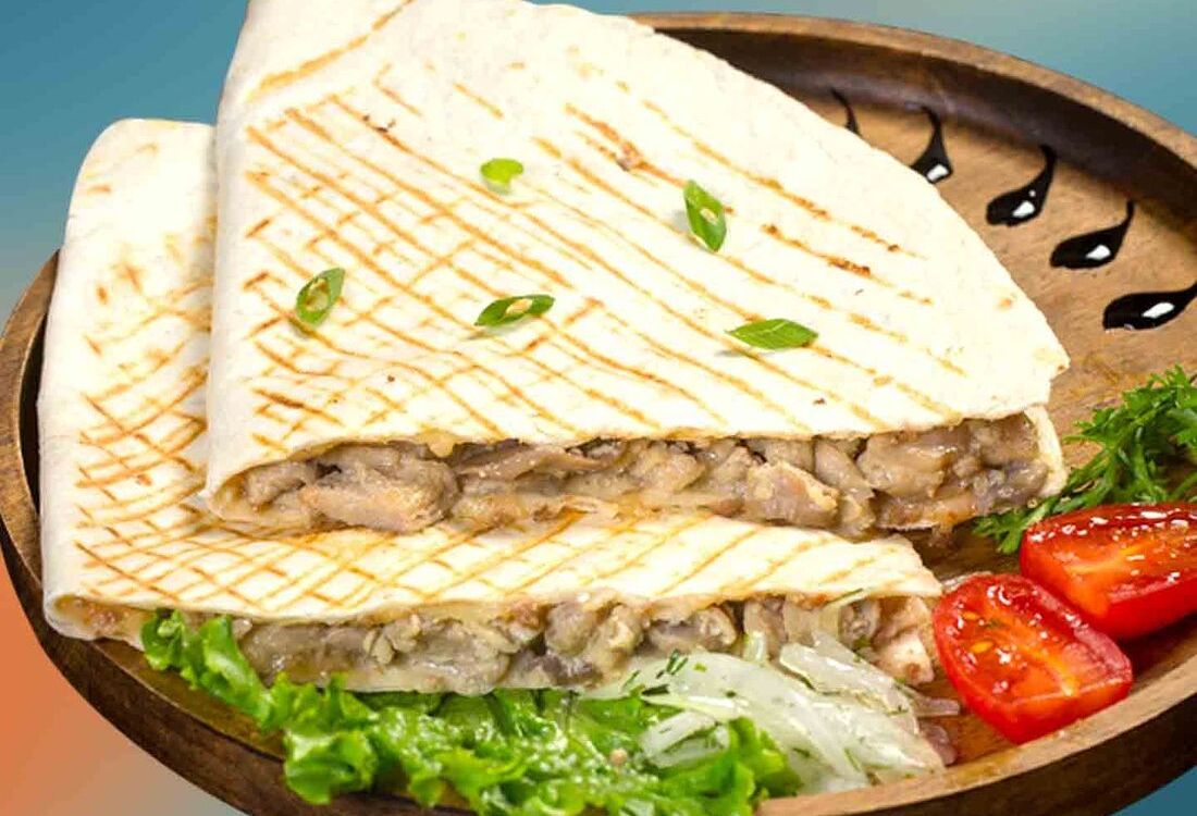Кесадилья с курицей и грибами