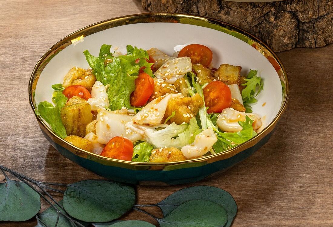 Салат с командорским кальмаром