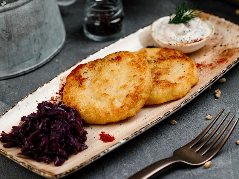 Котлеты из ханкайской щуки с краснокочанной капустой
