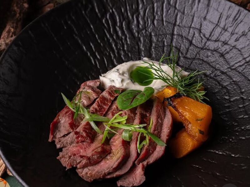 Телячья вырезка с печëной тыквой