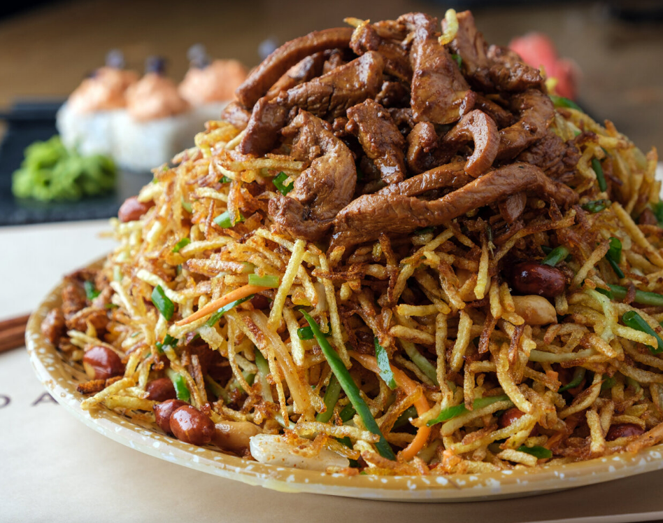 115 Салат из картофельной стружки с мясом