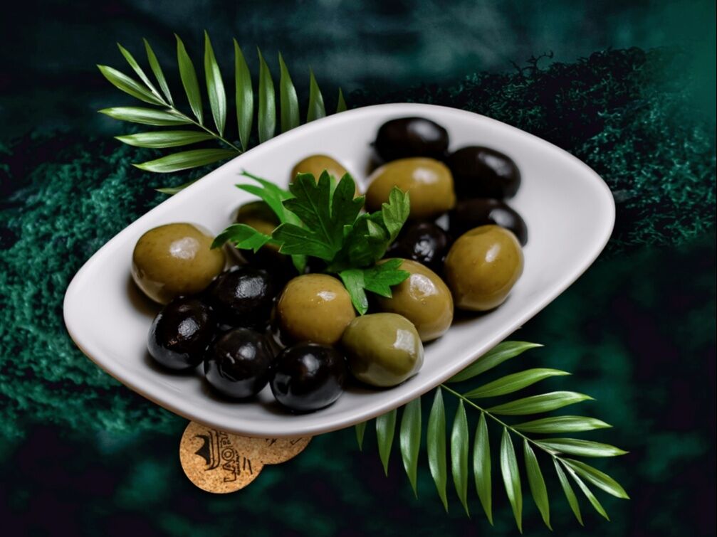 Чёрные оливки и маслины
