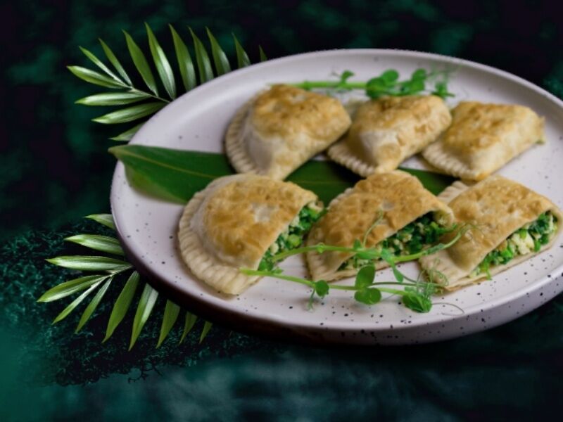 Чебуреки с чесночной травой