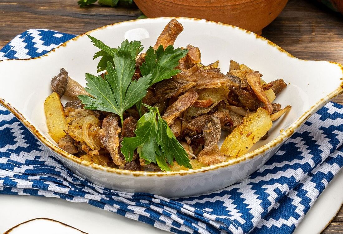 Говядина, жаренная с грибами и картофелем