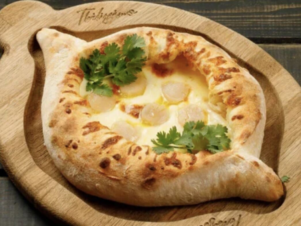 Хачапури с гребешком и трюфельным маслом