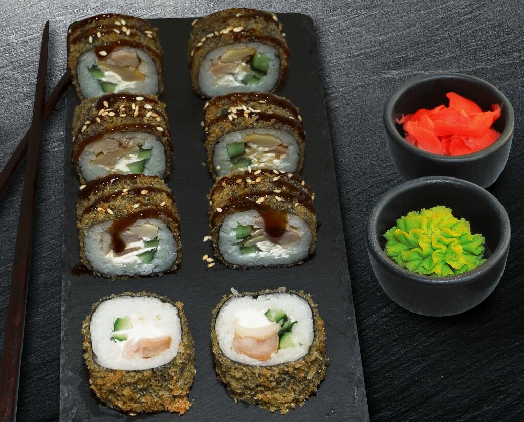 Жареный ролл с курицей