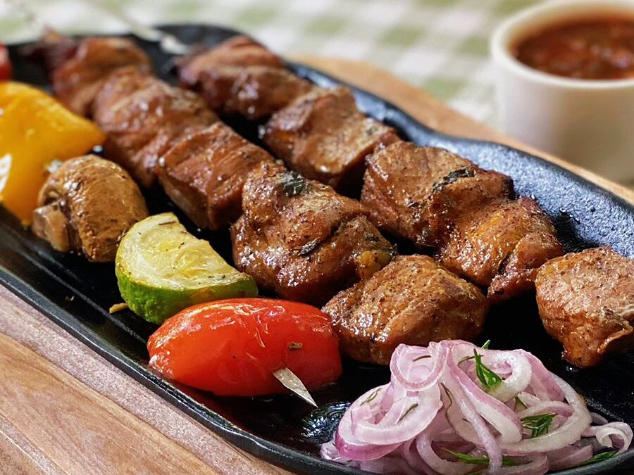 Шашлык из свинины с овощами гриль