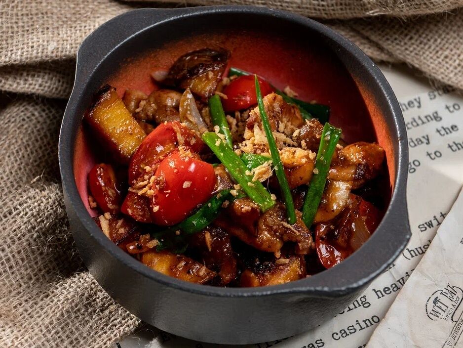 Картофель с курицей под острым соусом