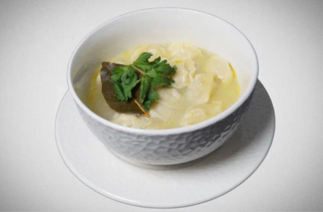 Пельмени с бульоном