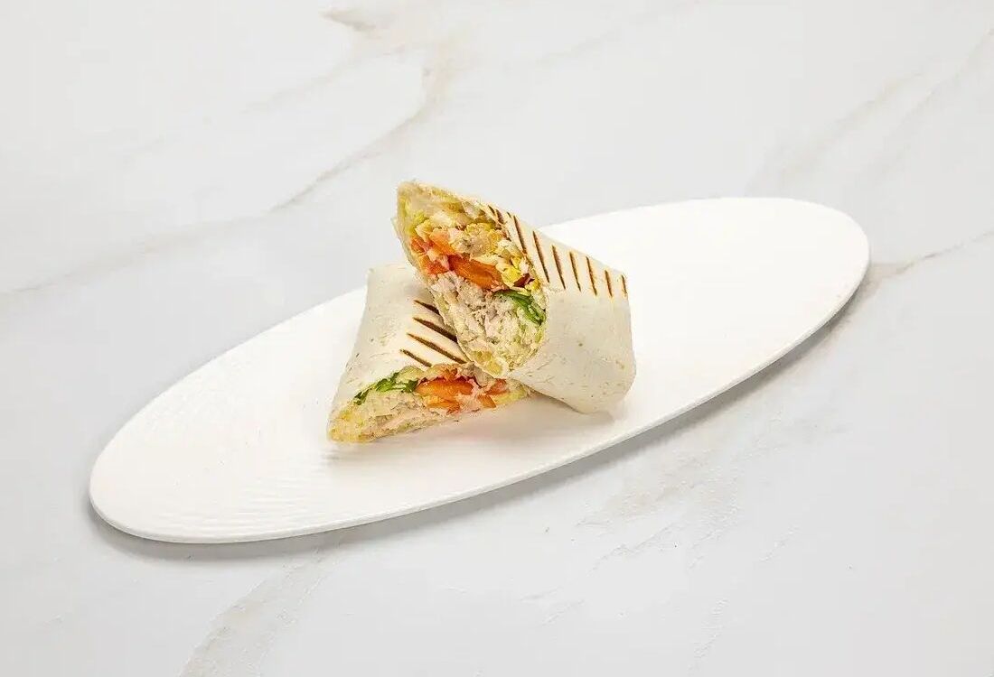 Ролл с курицей и беконом