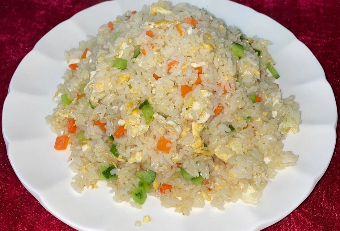 Жареный рис с яйцом и овощами №18