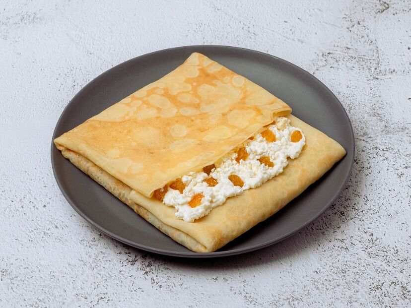 Блин с творогом и изюмом